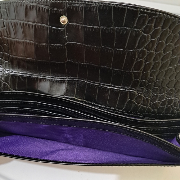 Graphic Image Embossed Faux Crocodile Leather Clutch - Picture 7 of 8